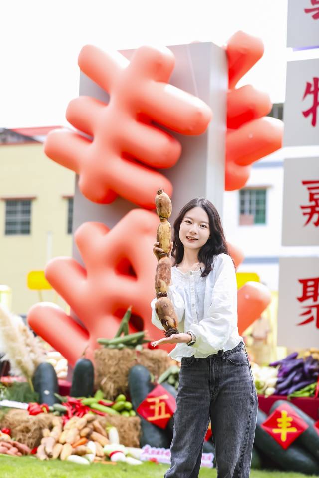 硕果累累的丰收图景，是广东“百千万工程”落地开花的生动注脚。