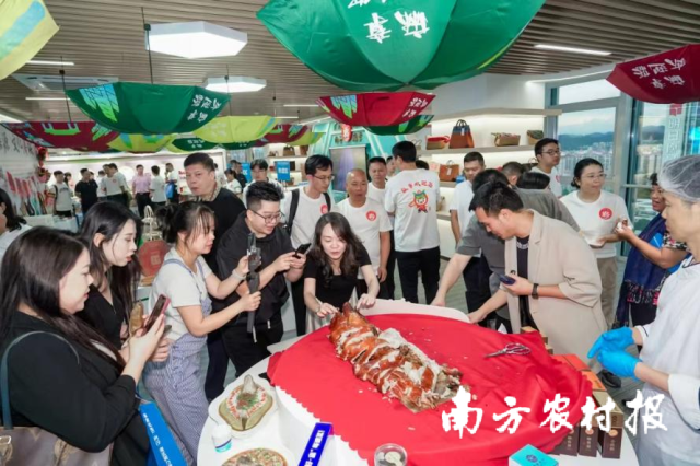 “湛江麻章·湾区飞地”非遗烧猪分享现场