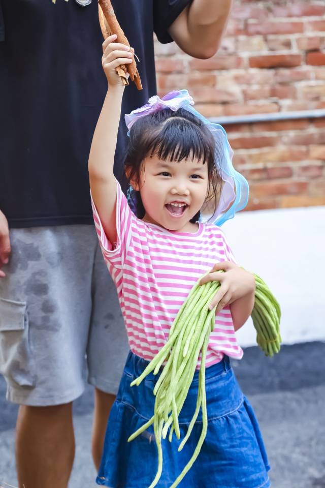 丰收的喜悦感染着现场的每一个人。