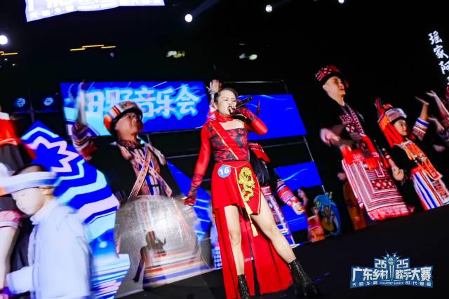 尹晓芸的《连山摇》将民族歌韵、瑶族八音的唢呐等元素与摇滚说唱大胆融合，表达方式不拘一格，让人耳目一新。