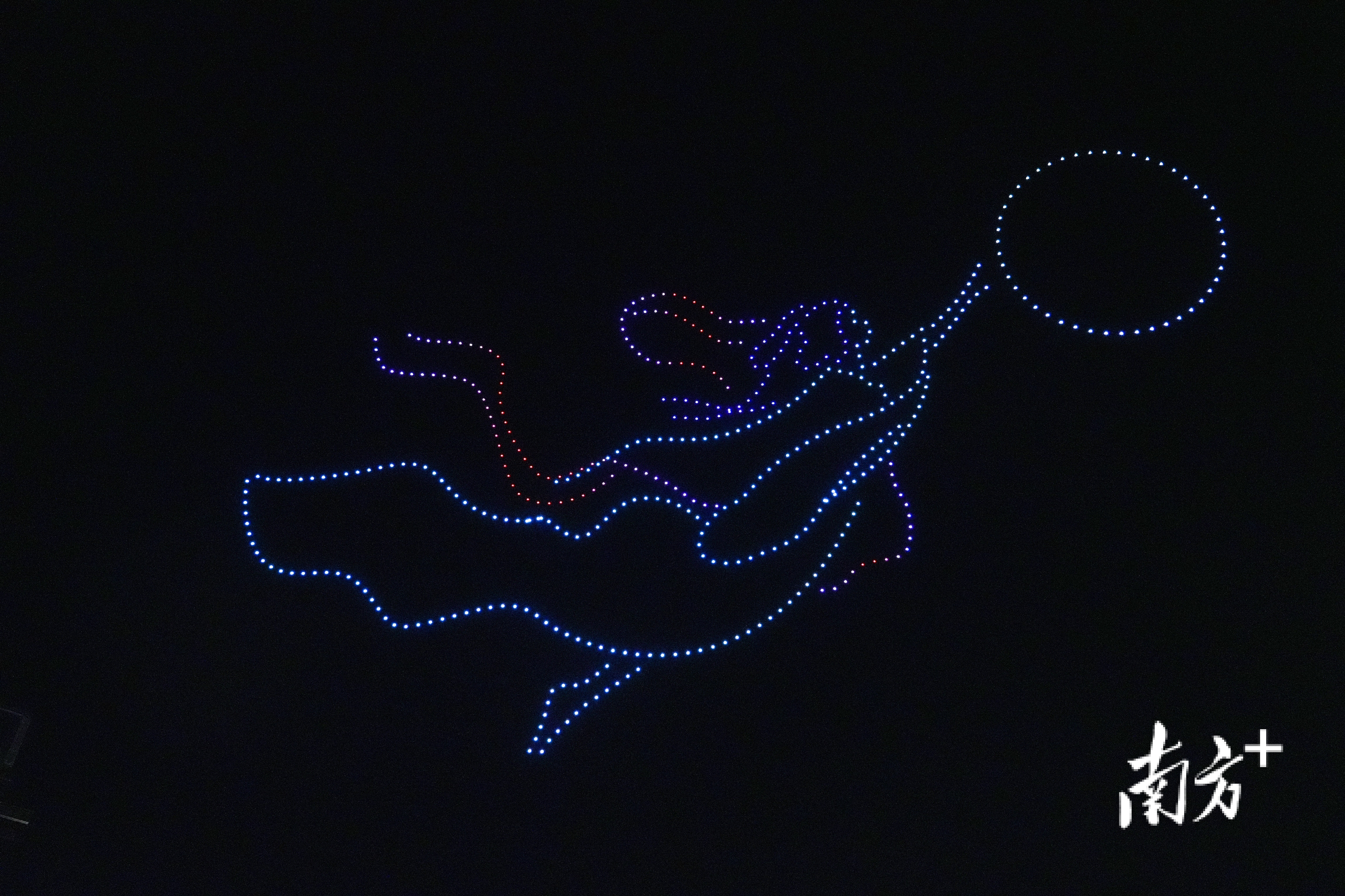 无人机编成嫦娥奔月图案。&nbsp;