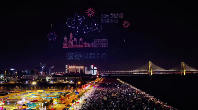 视频｜震撼！深中通道旁，2000架无人机夜空“绘画”