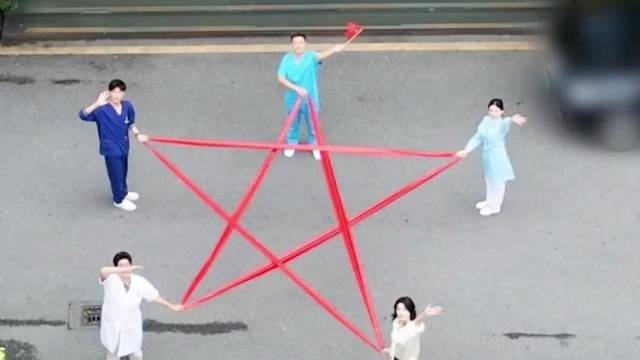 一句诗，一份情！他们在国庆节表白祖国