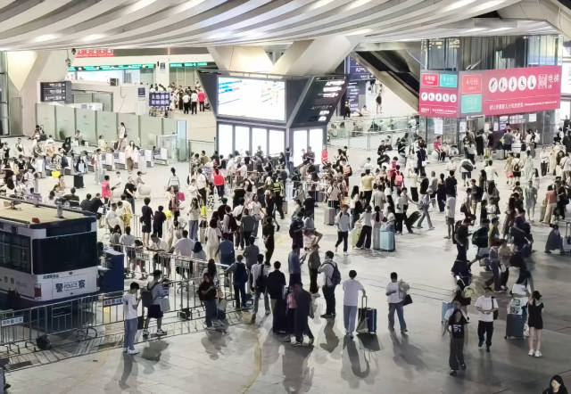 128.19万人次!深圳北站枢纽10月1日客流创历史新高
