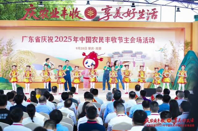 少儿歌舞与说唱相结合的创意节目，生动演绎“高桂虾”产业优势。