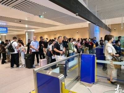 双节长假首日，中山客运口岸迎来出境客流高峰