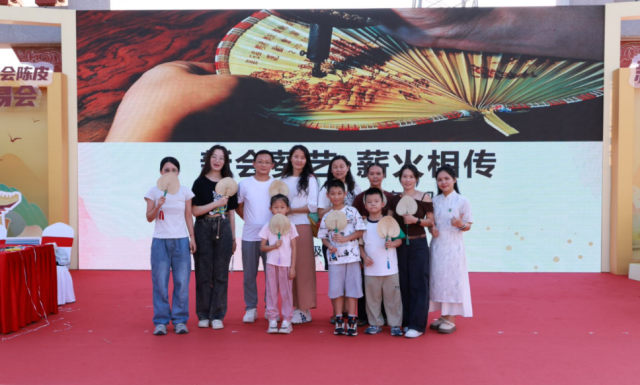 参加新会葵艺课堂的游客