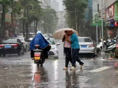 吴伟一线督导台风防御工作