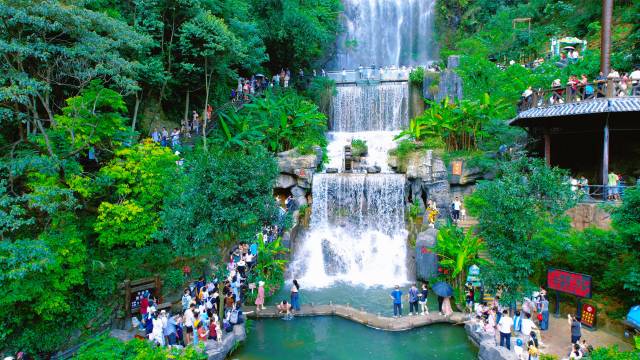 清新区“乐游清新亲水户外运动线路”在假期实力“圈粉”，图为“双节”期间的笔架山旅游区。 通讯员供图