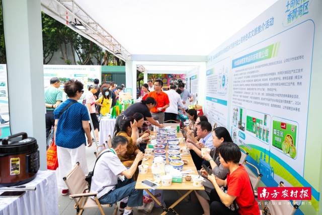 忻城糯玉米粥铺人气火爆。