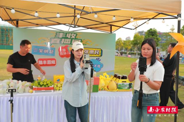 主播现场带货。