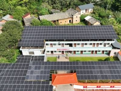 驻兴宁罗浮镇帮扶工作队牵头打造的光伏发电项目，于近日在高坑村落地