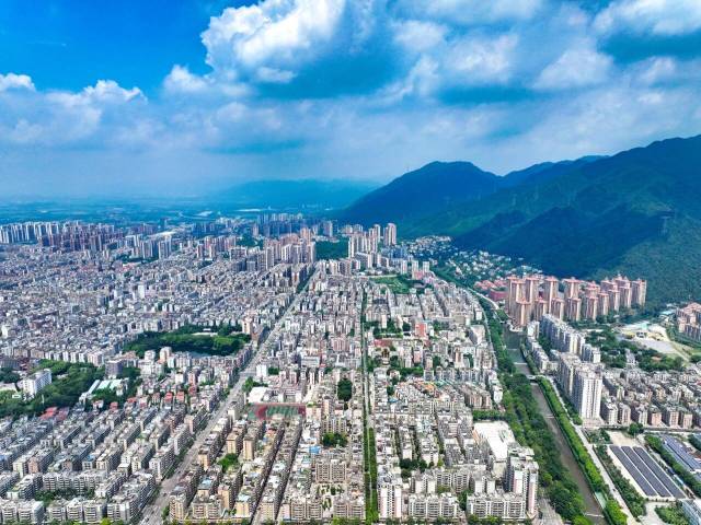 俯瞰清新城區，<strong>WhatsApp%E3%80%90+86%2015855158769%E3%80%91clayton%20crane</strong>美景尽收眼底。