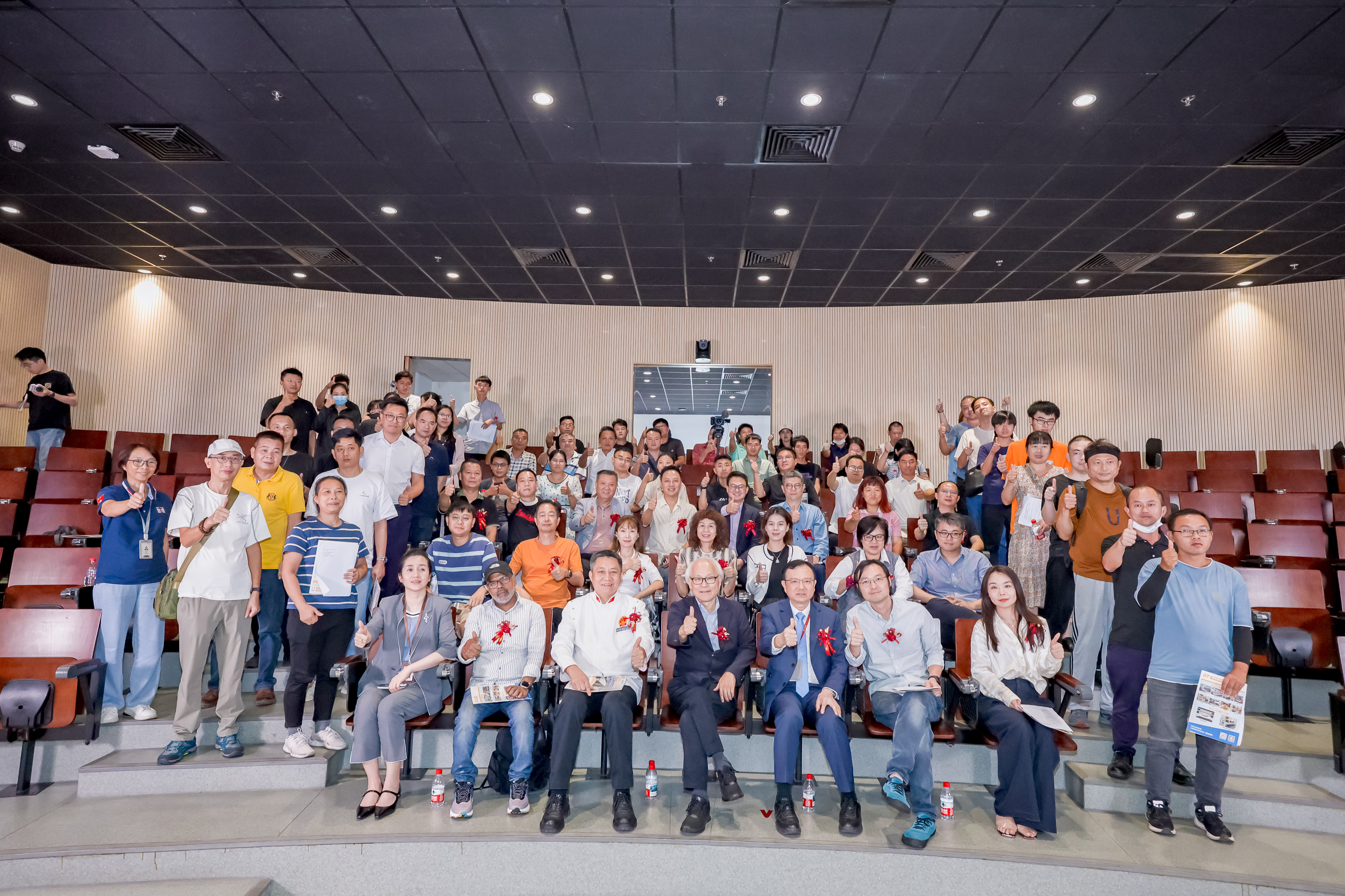 香港大美良膳国际厨艺学院厨皇培训招生新闻发布会在东莞市举行。等開