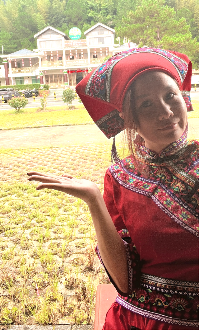 今年8月,尹曉蕓在連山金子山做旅游推廣直播。 受访者供图 今年8月,尹曉蕓在連山金子山做旅游推廣直播。 受访者供图