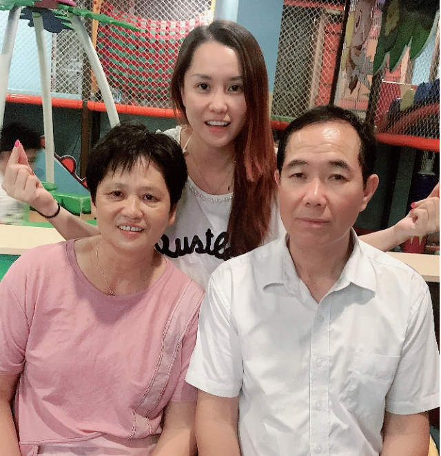 尹曉蕓和爸爸媽媽。 受访者供图 尹曉蕓和爸爸媽媽。 受访者供图