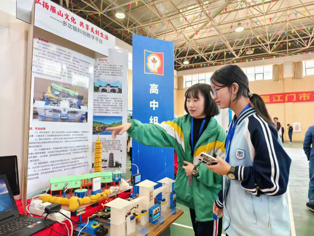 在高校院所的助力下，鹤山学子积极参加省市科创类比赛。受访者供图