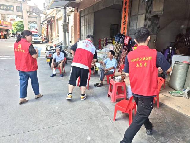 深入辖区做宣教。 &nbsp; 受访者供图