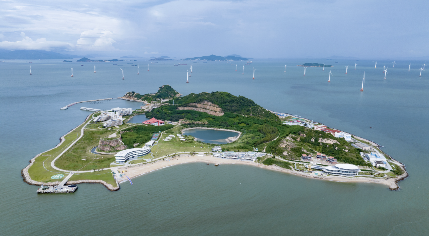 通过湖泊整治、裸地生态修复,三角岛重披绿装。关铭荣 摄 通过湖泊整治、裸地生态修复,三角岛重披绿装。关铭荣 摄