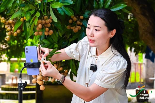 新农人通过电商直播等新方式改变家乡“土特产”传统售卖方式。