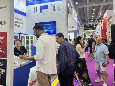 直击广交会首日→采购商涌入白云企业展区