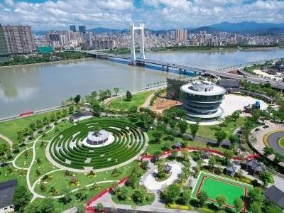 《感恩奋进 美美与共——潮州五年高质量发展报告》