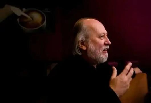 拉斯洛被誉为“文学中的卡夫卡与陀思妥耶夫斯基的继承者”。