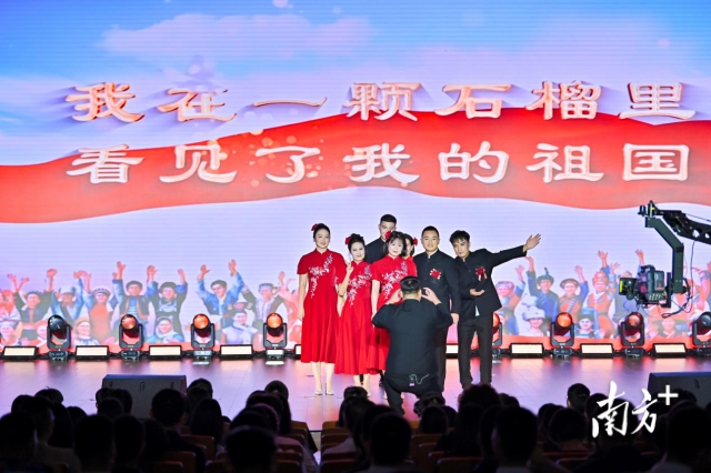 喀什技师学院的学生到广东参加汇演。