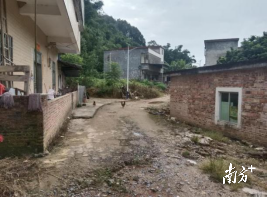 灯塔坪子村村道改造前。下太镇供图 灯塔坪子村村道改造前。下太镇供图