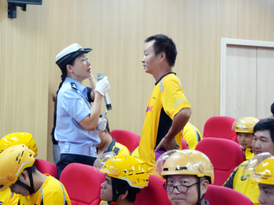 东莞开展“全域文明 安全同行”外卖骑手交通安全培训活动