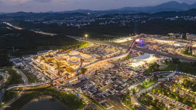 今年5月投入运营以来，柏桥服务区累计接待旅客超350万人次。茂名市“百千万工程”指挥办供图