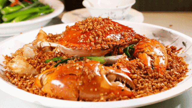 避风塘炒蟹是香港的十大名菜之一，香辣开胃，有颜有料。