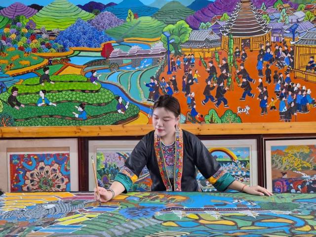 创作中的吴怡悦。