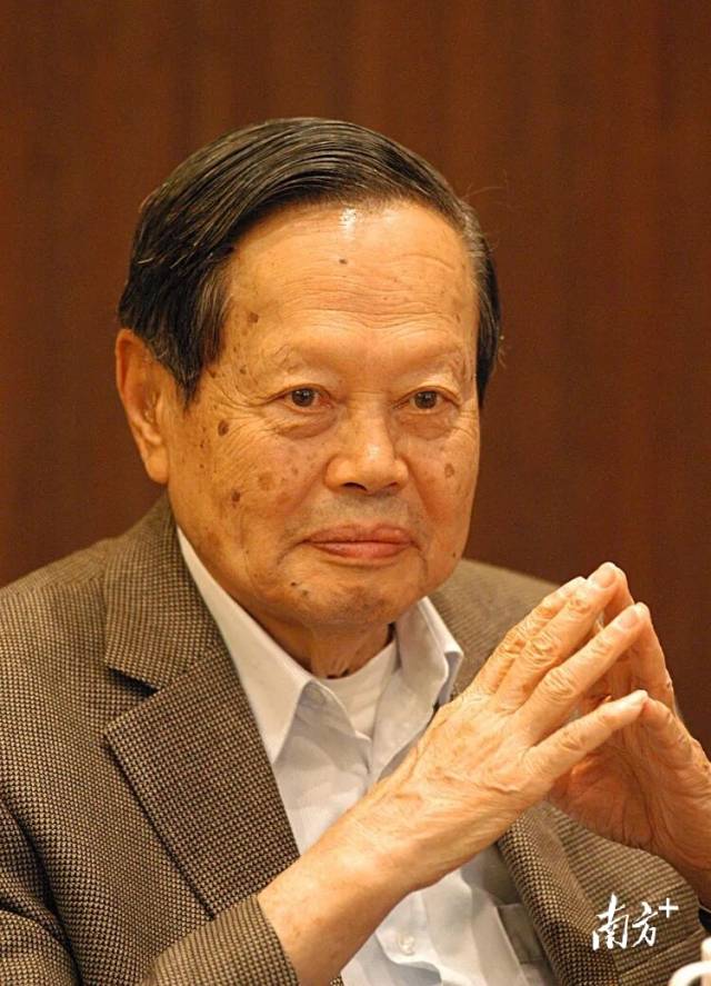 杨振宁先生2008年5月5日于汕大。曾建平 摄 