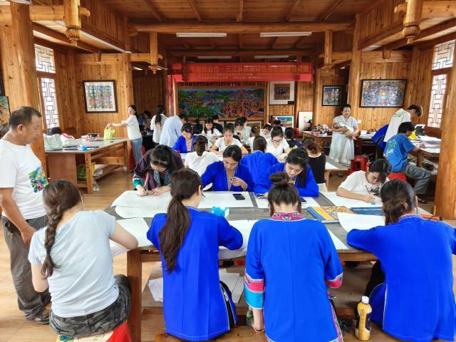 2025年粤桂协作·三江农民画特色劳务品牌培训班课堂。