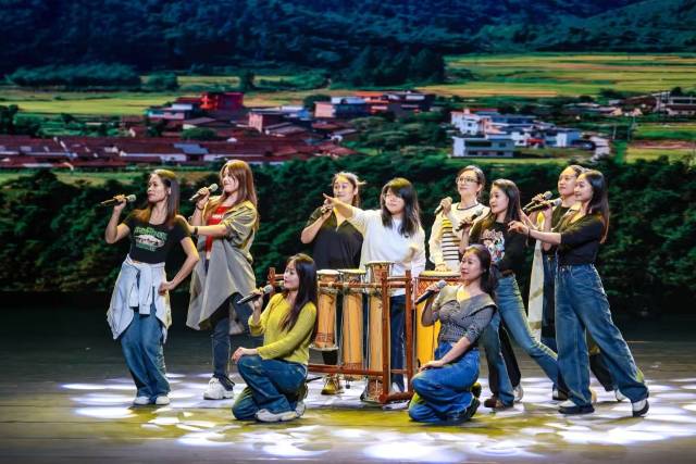 九歌組合自組建以來常年活躍在舞臺。 受访者供图 九歌組合自組建以來常年活躍在舞臺。 受访者供图