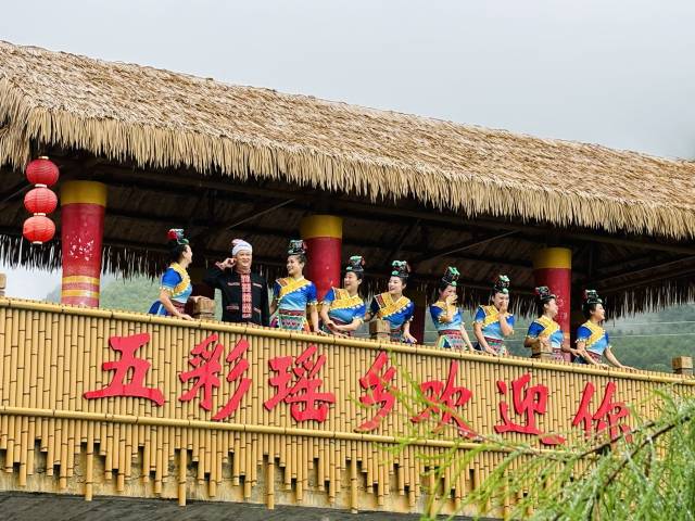 九歌组合来自乳源瑶乡。 九歌组合来自乳源瑶乡。