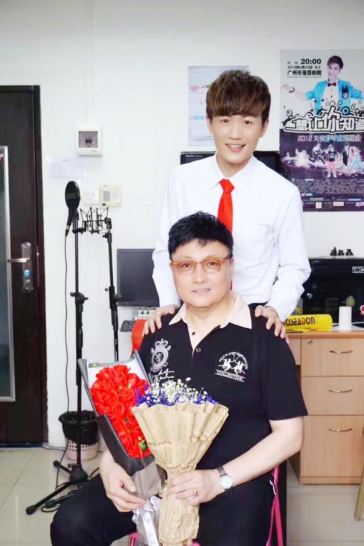 陳一暢與老師趙健。  受访者供图