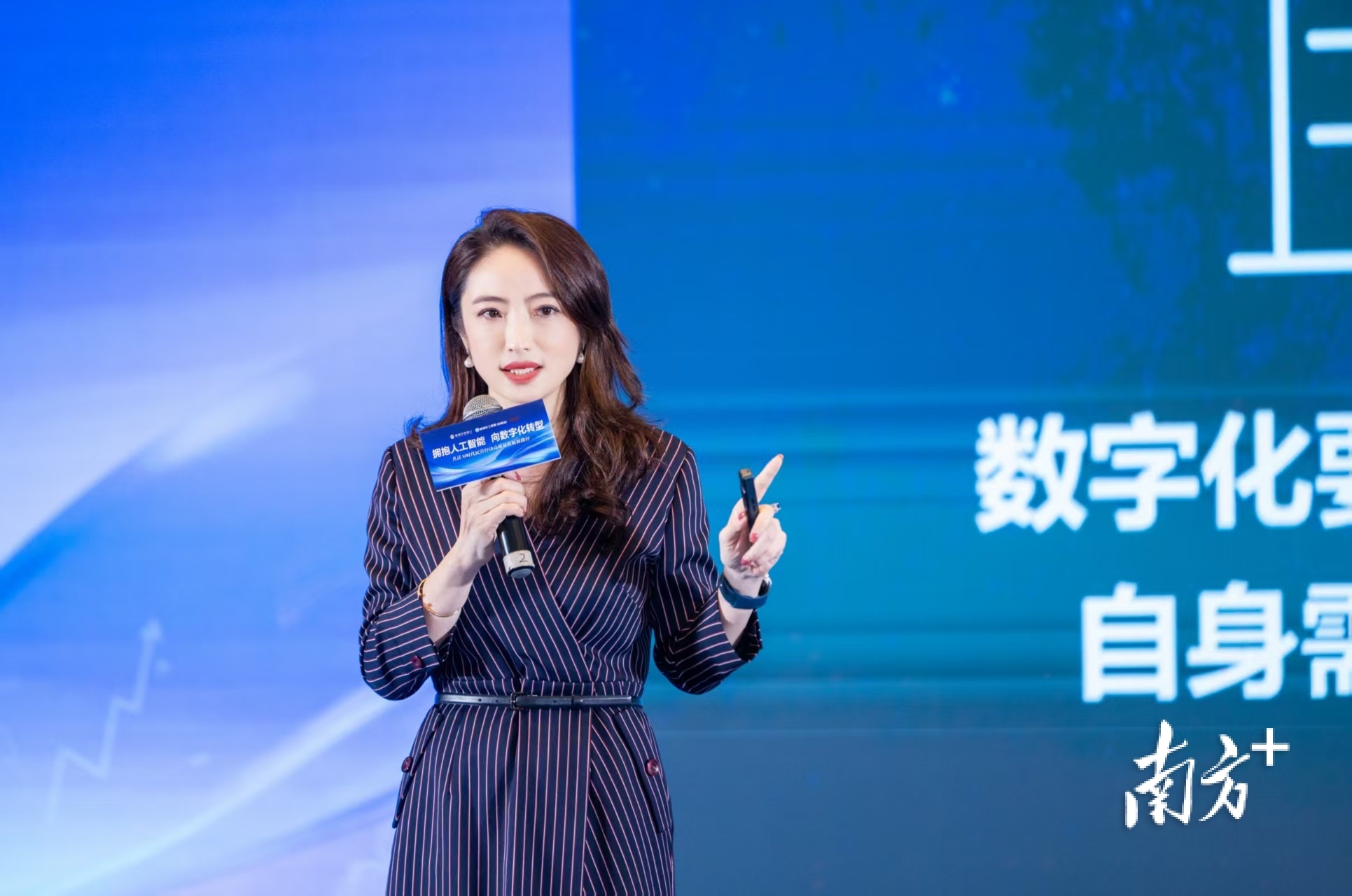 杜兰作演讲。   受访者 供图