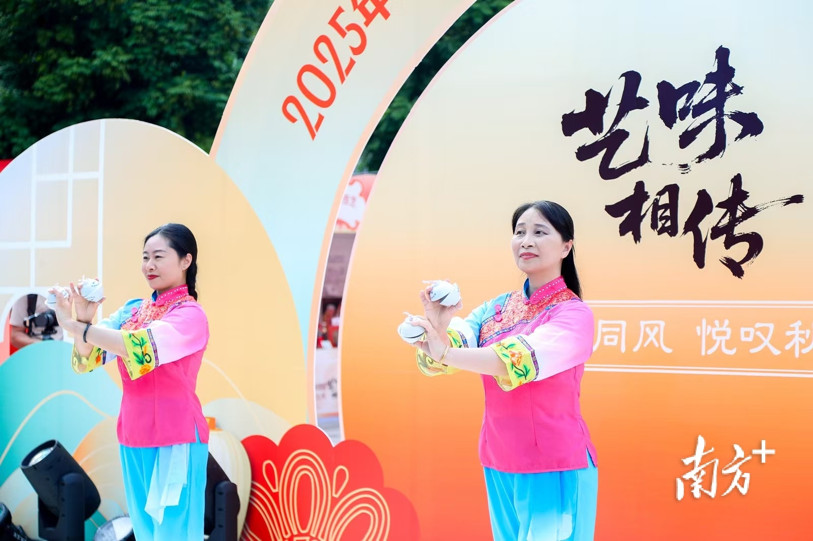 兴宁非遗火出圈!杯花舞、兴宁版画亮相2025广东非遗周_南方+_南方plus