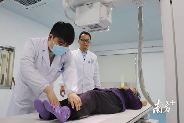 卫生院持续加大资源投入，配备CT、MR和彩色多普勒仪器等设备。