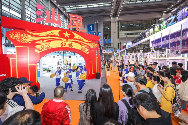 汕尾渔歌惊艳亮相食博会，吸引了众多观众。