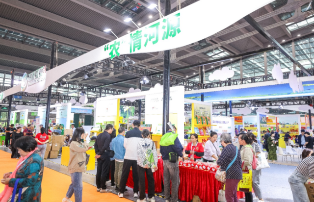食博会河源展区人气旺盛,现场客商络绎不绝。