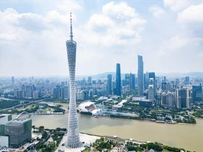 广东社会各界干部群众认真学习党的二十届四中全会精神