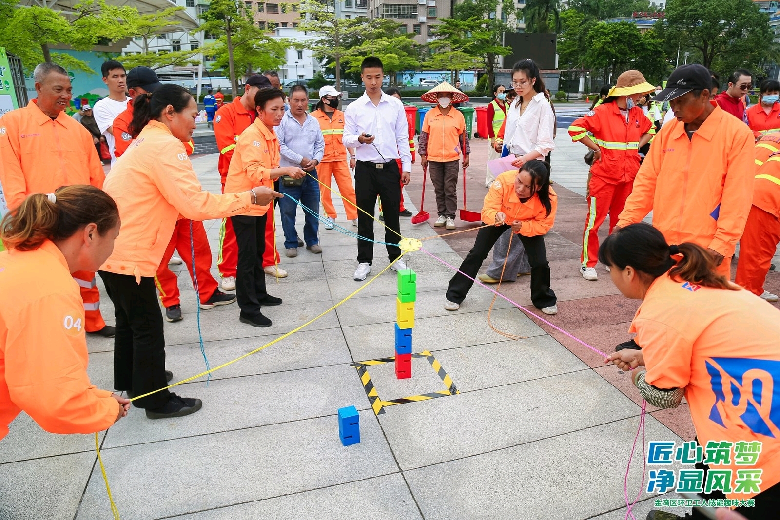 10月24日,“匠心筑梦·净显风采——致敬城市美容师”环卫工人节趣味主题活动在珠海市金湾区三灶镇伟民广场举办。 通讯员 通讯员 供图