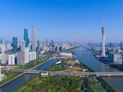 广东社会各界干部群众学习贯彻落实党的二十届四中全会精神，汇聚中国式现代化建设澎湃动能