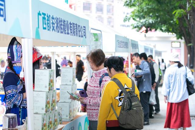 市民购买黄金砂糖。