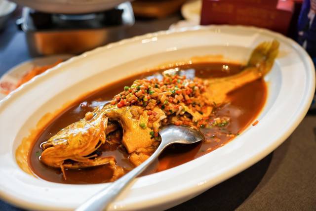 清远西牛麻竹笋版“家烧笋干大黄鱼”。