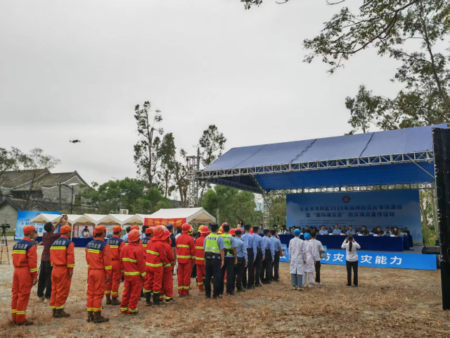 启动仪式现场各演练单位成员整齐列阵，严阵以待。
