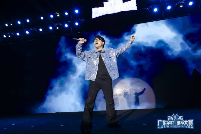 刘洋镒在省半决赛演唱《雨夜里的光》。  吴秒衡 摄